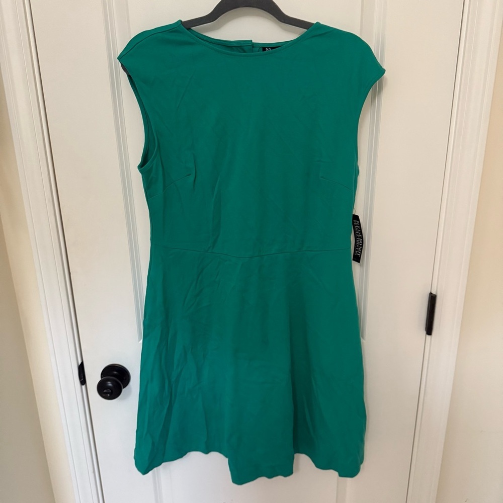 New York & Company Green Button-Back Mini Dress - Picture 6 of 9